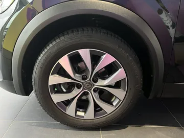 Car image 36