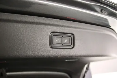 Car image 35