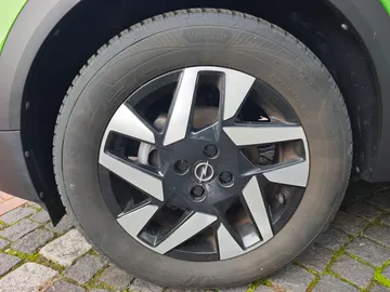 Car image 24