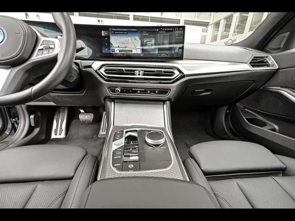 BMW 330e Touring M 215 kW image number 6