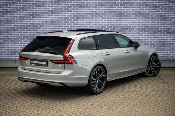 Volvo V90 T8 Ultra Dark AWD Recharge 335 kW image number 17