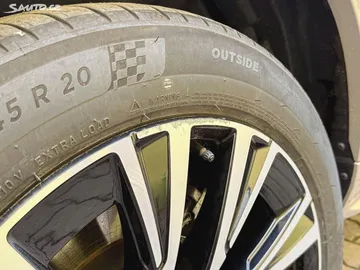 Car image 49
