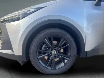 Car image 19