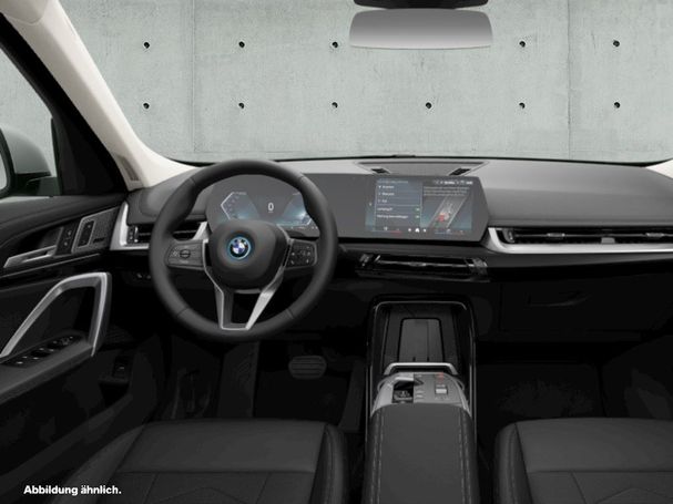 BMW iX1 xDrive30 xLine 230 kW image number 4