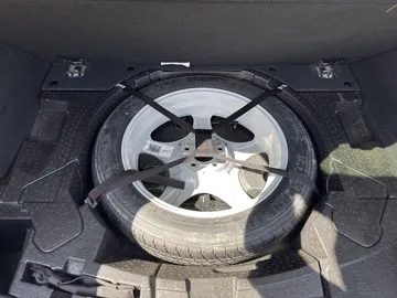 Car image 35