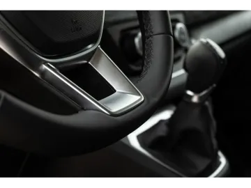 Car image 37