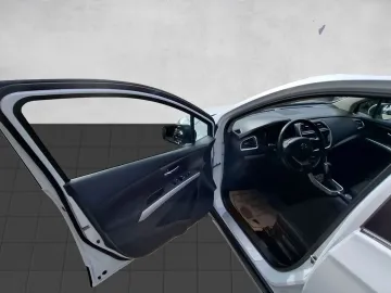 Car image 28
