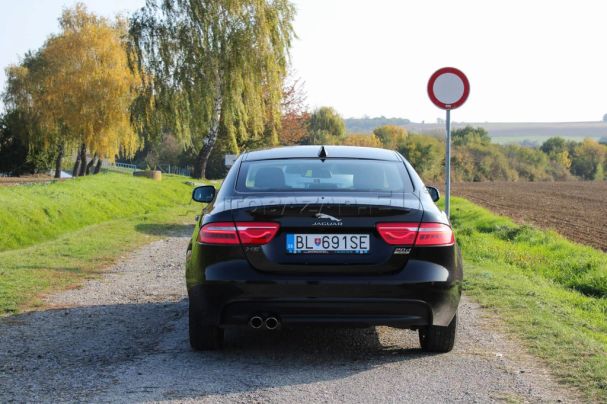 Jaguar XE AWD Pure 132 kW image number 4