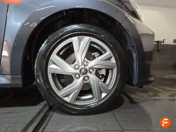 Car image 25