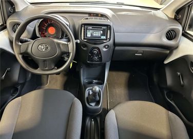 Car image 11