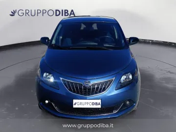 Car image 3