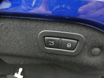 Car image 38