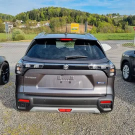 Car image 24