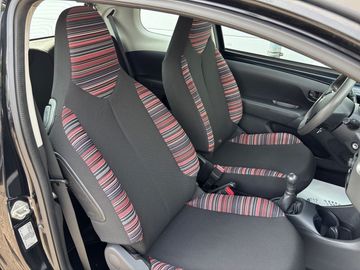 Car image 18