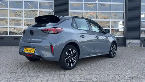 Car image 4