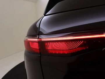 Car image 32