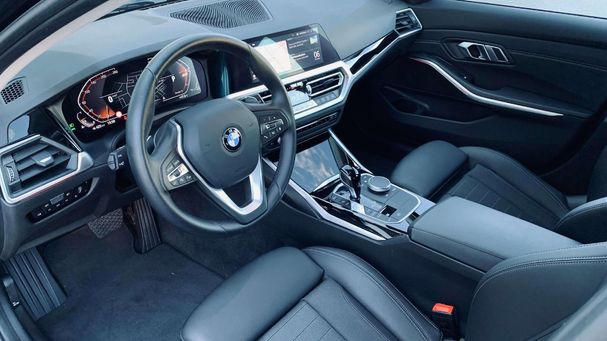 BMW 320i Touring Sport Line 135 kW image number 2