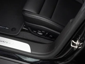 Car image 35