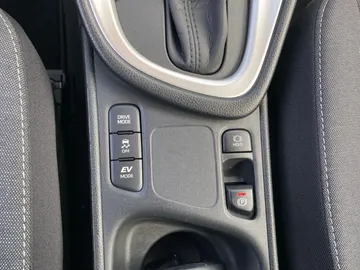 Car image 25