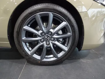 Car image 25