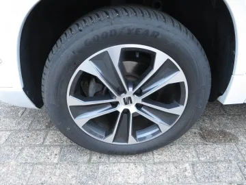 Car image 33