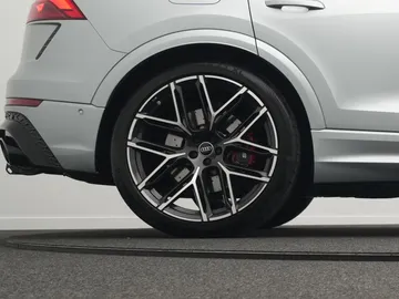 Car image 47