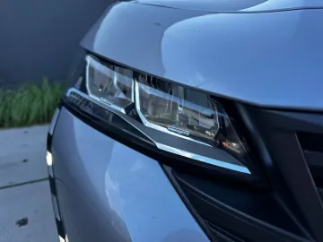 Car image 37