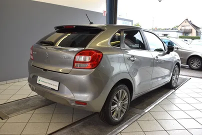 Car image 4