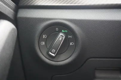 Car image 32