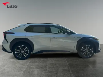 Car image 4