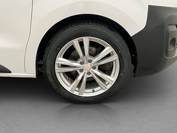 Car image 29