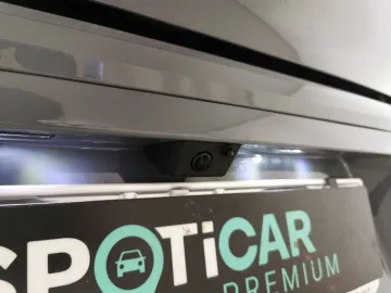 Car image 30