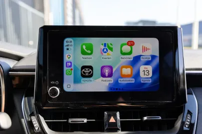 Car image 4