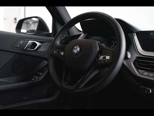 BMW 118i 100 kW image number 22