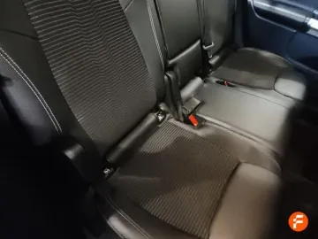 Car image 32