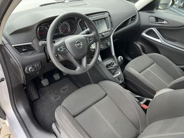 Car image 10