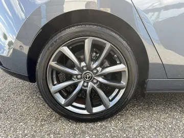 Car image 27