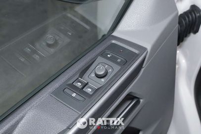 Car image 33