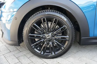 Car image 29
