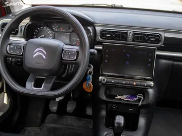 Car image 30