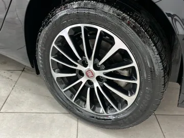 Car image 26