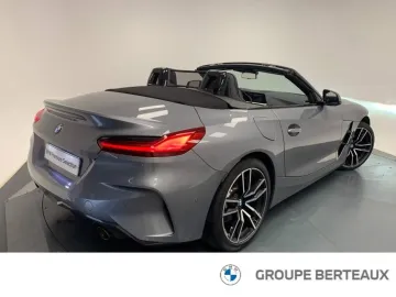 Car image 4