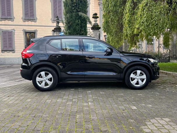 Volvo XC40 T2 Core Geartronic Momentum 95 kW image number 4