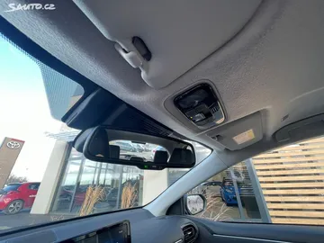 Car image 27