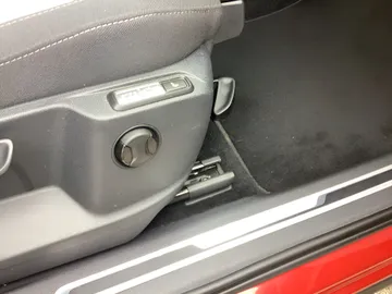 Car image 28