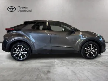 Car image 4