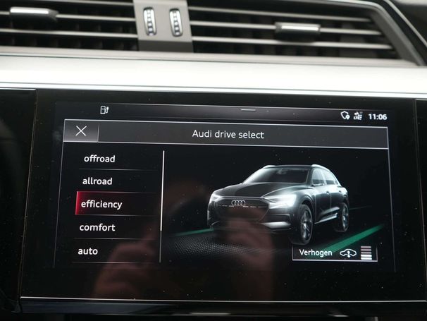 Audi e-tron 55 quattro Advanced 300 kW image number 23