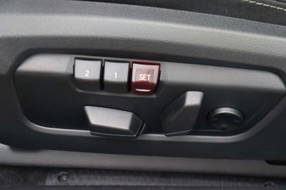 Car image 33