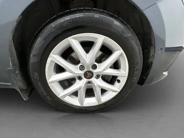 Car image 30