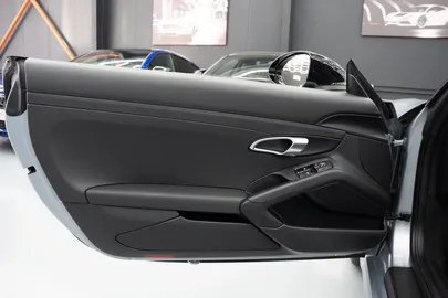 Car image 40